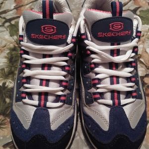 Woman's sketcher shoes